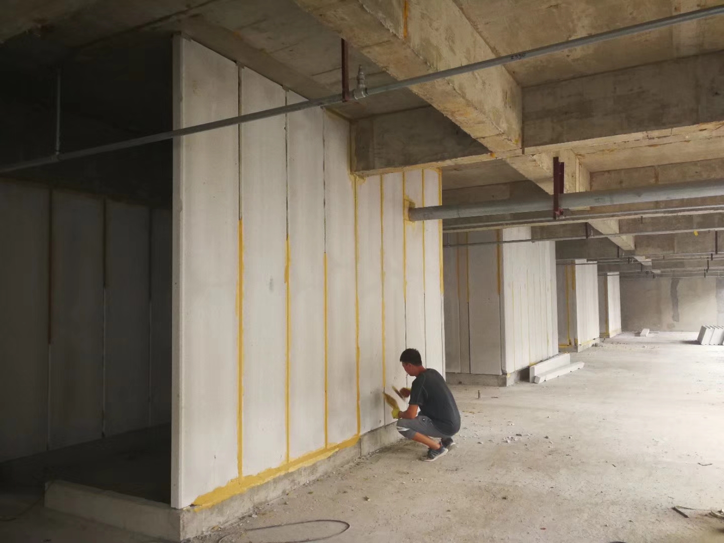 儋州无机发泡轻骨料混凝土隔墙板施工技术性能研究